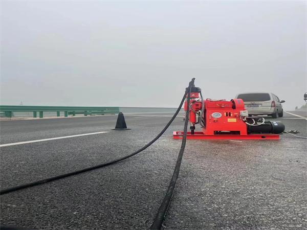 长海马路路基路面开裂下沉注浆加固灌浆