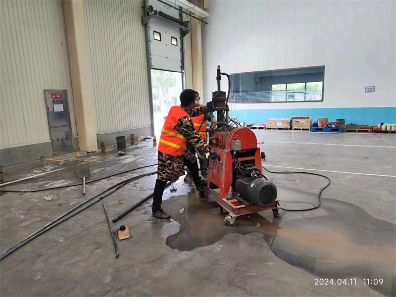 长海厂房地面下沉塌陷注浆加固施工